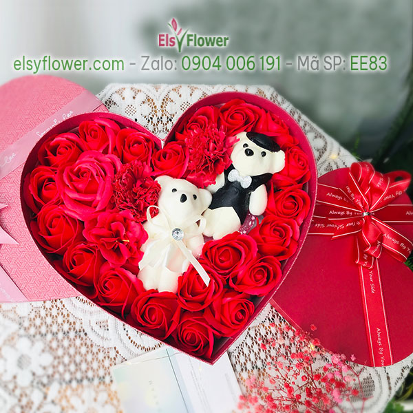 Hộp quà trái tim gấu và hoa hồng